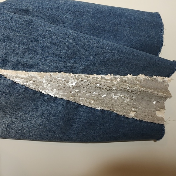 Pilcro Sequin Flare Jeans Sz 28 NWT - Picture 6 of 10